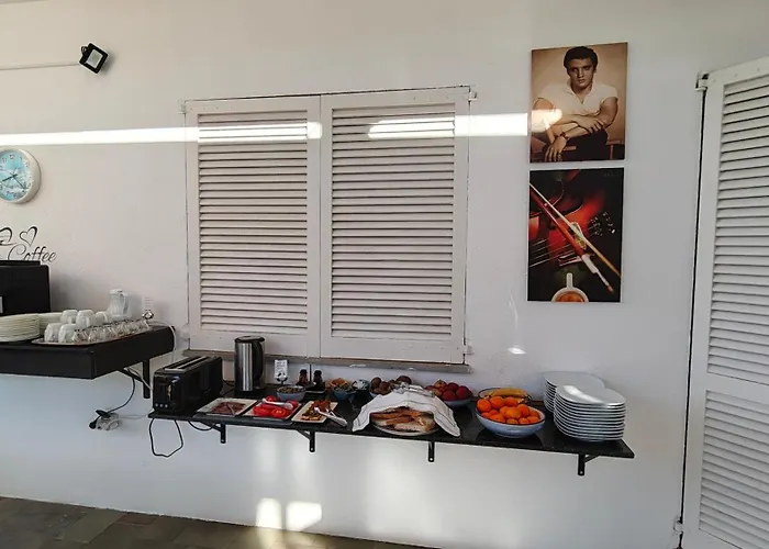 Mercè Empúries Bed & Breakfast 3*